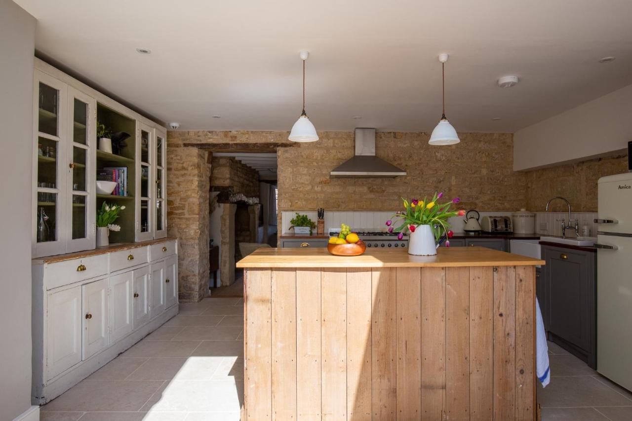 Gleneda Cottage - A Renovated, Traditional Cotswold Cottage Full Of Charm With Fireplace And Garden Bourton on the Hill Buitenkant foto